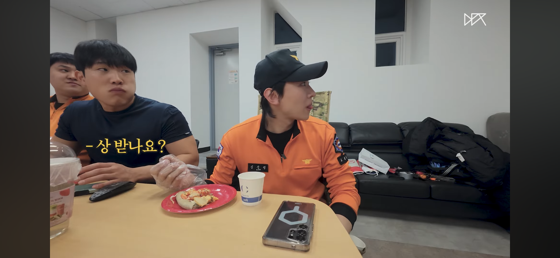 안은진이 상받아서 기뻐하는 덱스 | 인스티즈