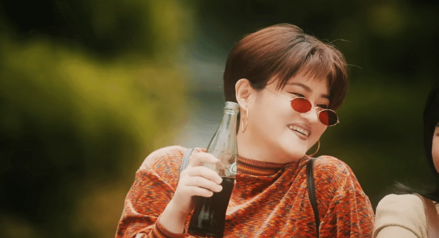 분장이 아니라 88년도 쯤에서 꺼내온 것 같은 김신영.gif | 인스티즈
