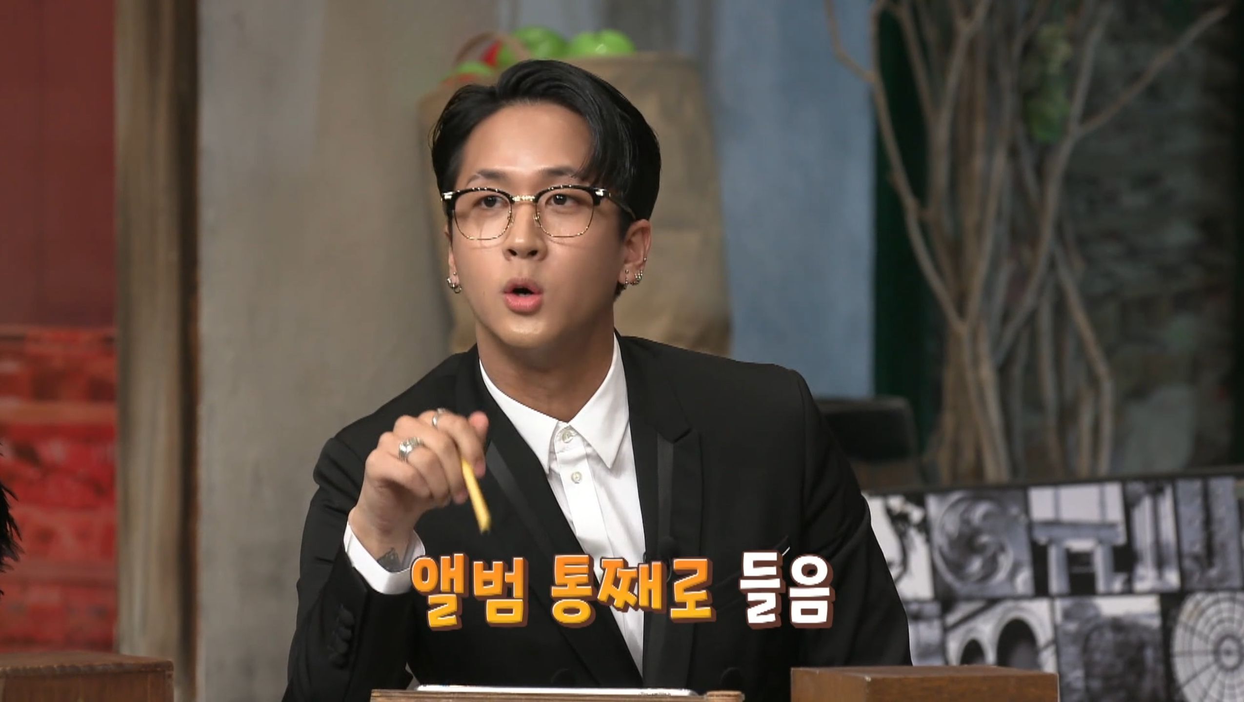 아이돌들에게 아이돌 노래 받아쓰기를 시키면 안 되는 이유.jpg (티빙 놀토 스핀오프 아받대 첫 공개) | 인스티즈