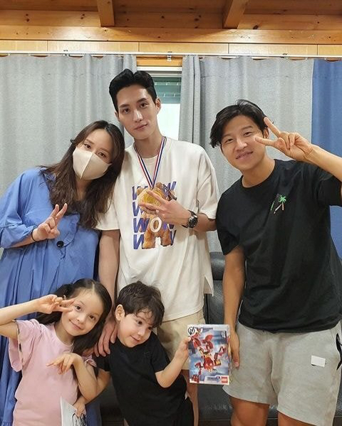 찐건나블리네 집에서 박주호가 제일 철없는거 웃음버튼인 달글 | 인스티즈