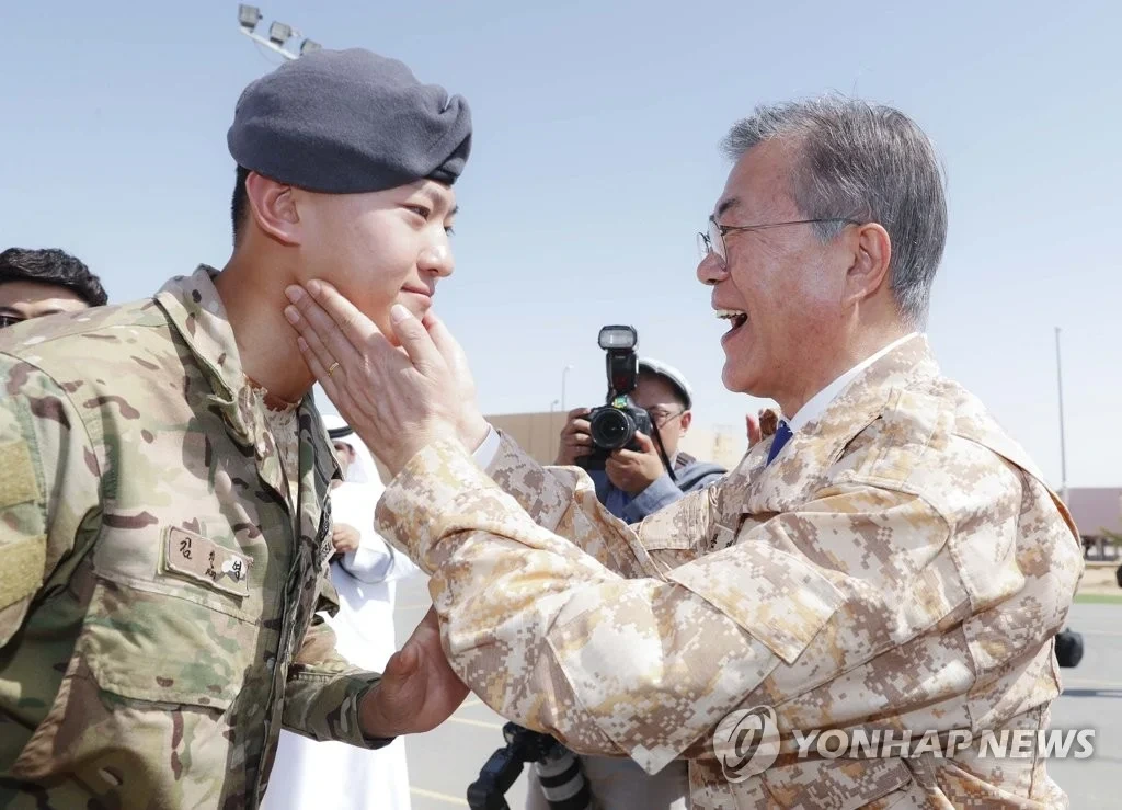 문재인 대통령께 볼 쓰담 받던 군인 근황.jpg | 인스티즈