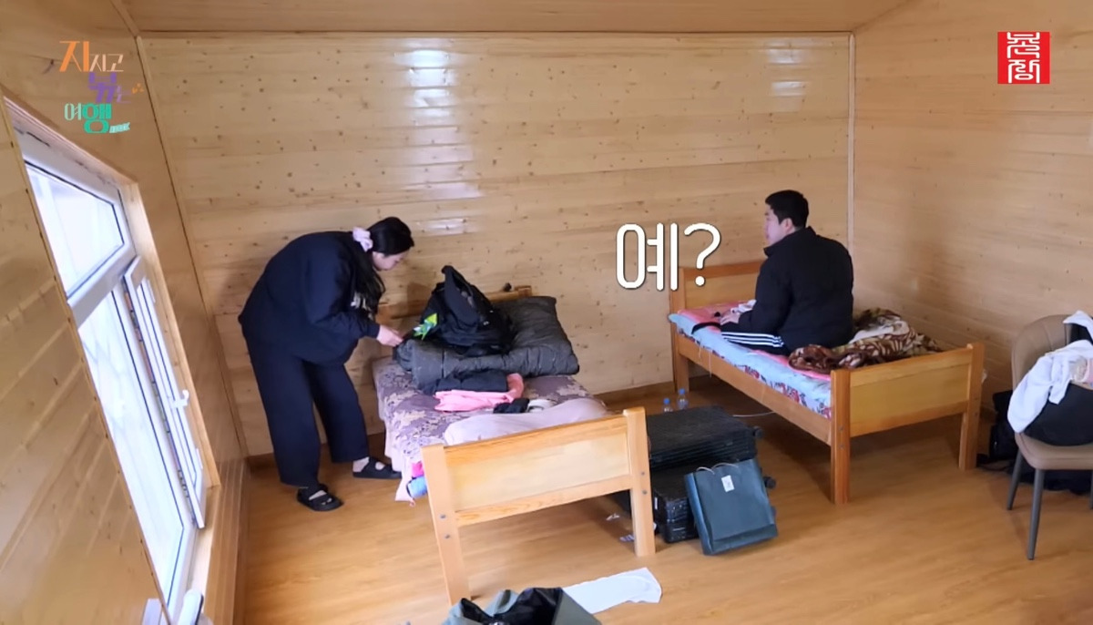 실내에서 바닥에 물뿌리며 씻어 이해안된다는 나는솔로 남자 출연자 | 인스티즈