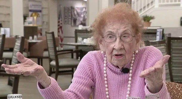 6살 아이로 인식…비행기 탈 때마다 막히는 106살 할머니 | 인스티즈