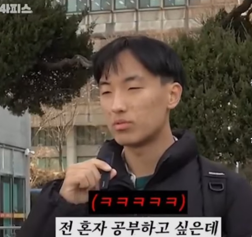 강의 참석을 강요당하는 것이 불만인 대학생 | 인스티즈