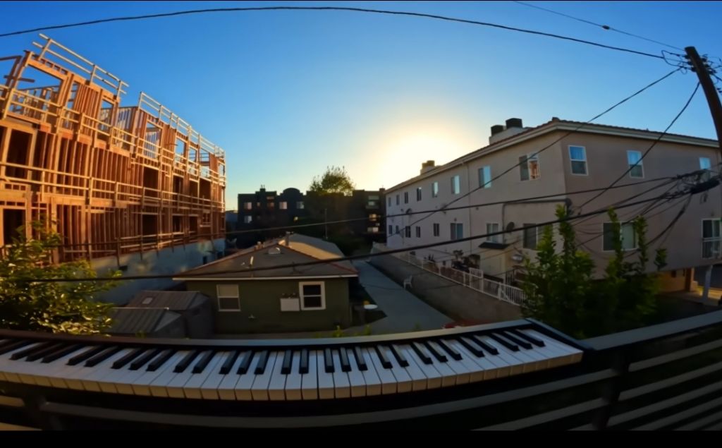 이웃집 차 경보음이 멈추지 않아서 피아노를 쳐보았다 | 인스티즈