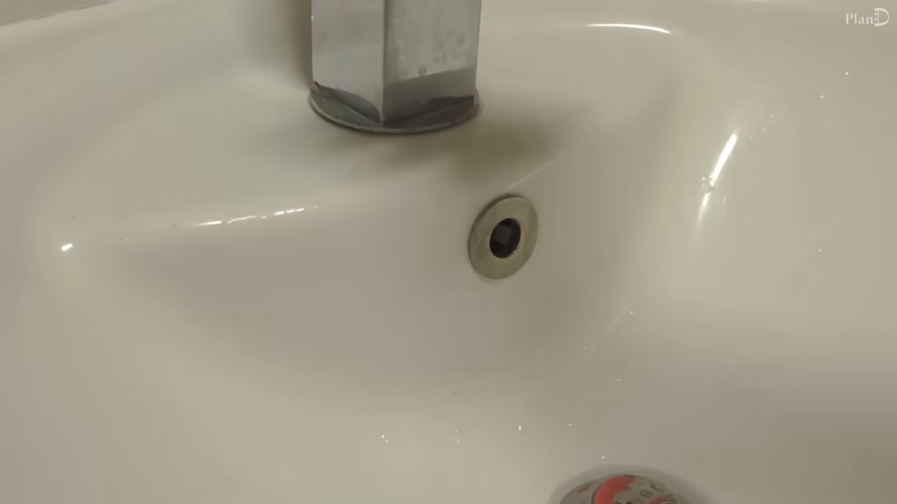 야무지다는 반응 많은 어떤 브이로거의 화장실 셀프 보수 (스압주의) | 인스티즈