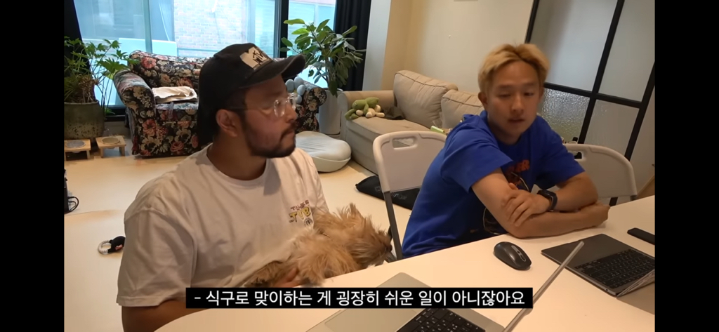 요즘 빠더너스 채널에 자주 등장하는 브리더통해서 임보(?)중인 강아지 마레 | 인스티즈