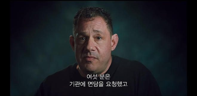 우산을 놓고 가서 돌아가보니 입양기관 관계자들이 샴페인 파티를 하고 있었다 | 인스티즈