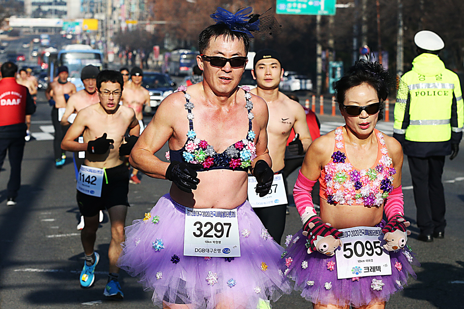 실제로 우리나라에서 매년 열리는 '전국새해알몸마라톤대회' | 인스티즈