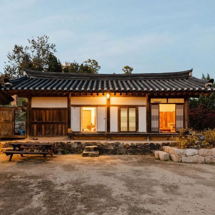 에어비앤비에서 한옥이 전세계적으로 인정받는 아름다운 건축물로 인정되어.twt | 인스티즈