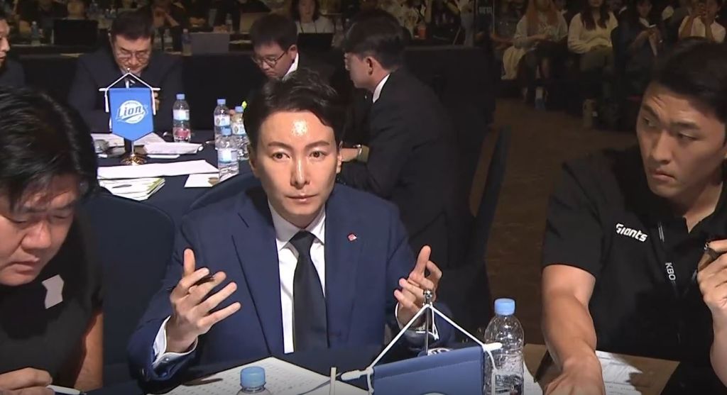 //내용 임시 보관폼 document.getElementById('down').contentWindow.body').append('<textarea id="temp_val2"></textarea>'); //내용 잡소스들 제거 document.getElementById('down').contentWindow.#user_contents s | 인스티즈