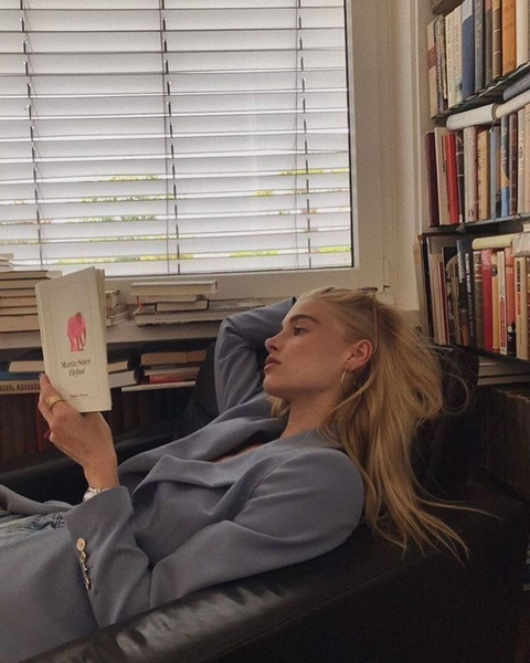 가을엔 따뜻한 라떼 한 잔과 함께 책을 읽어볼까요 ☕️📖 | 인스티즈