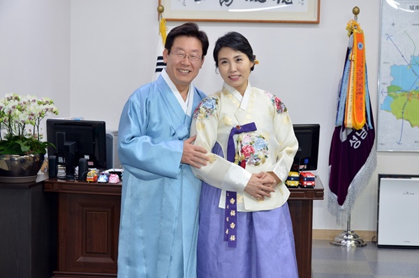 윤석열 김건희/이재명 김혜경 부부 한복입은 사진 | 인스티즈