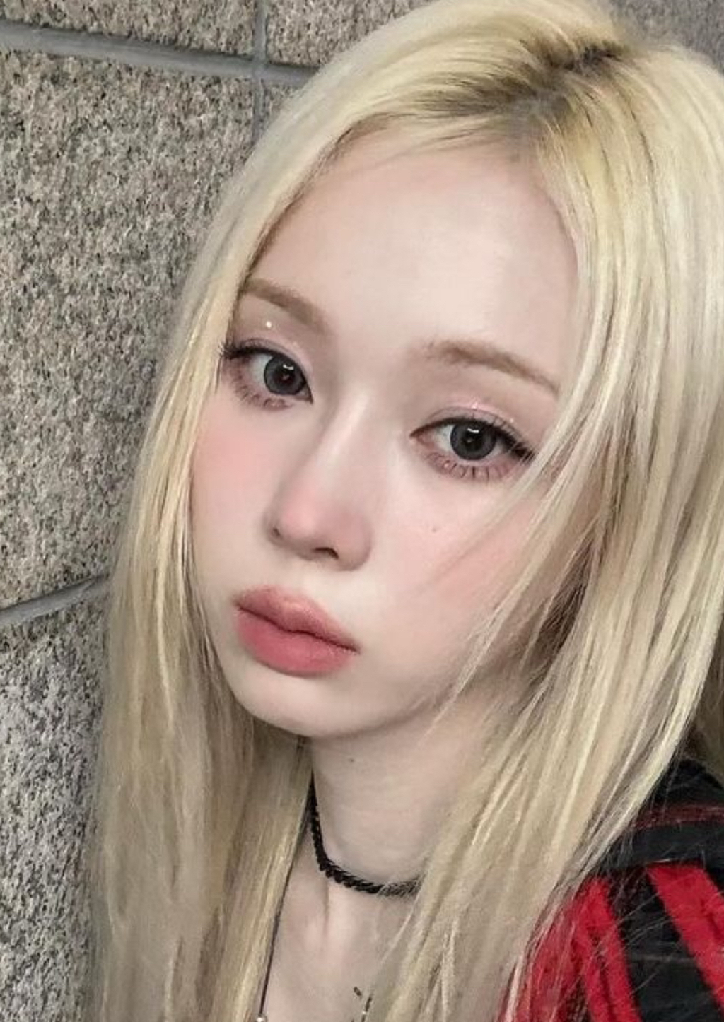 호불호 극명하게 갈리는 요즘 아이돌 오버립 메이크업.twt | 인스티즈