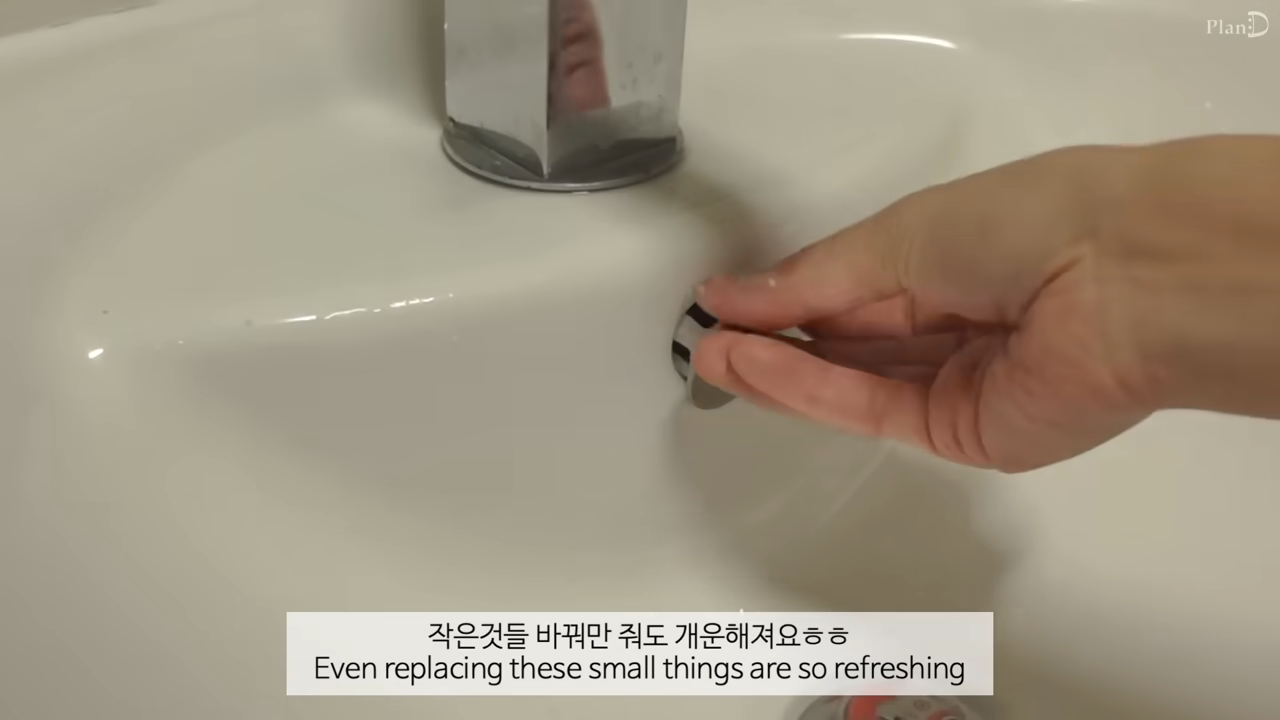 야무지다는 반응 많은 어떤 브이로거의 화장실 셀프 보수 (스압주의) | 인스티즈