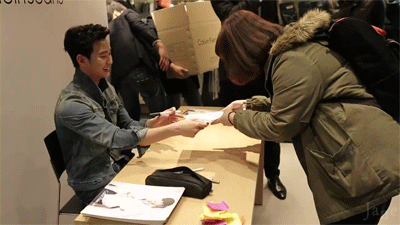 영원히 고통받는 김수현.gif 2024버전 | 인스티즈