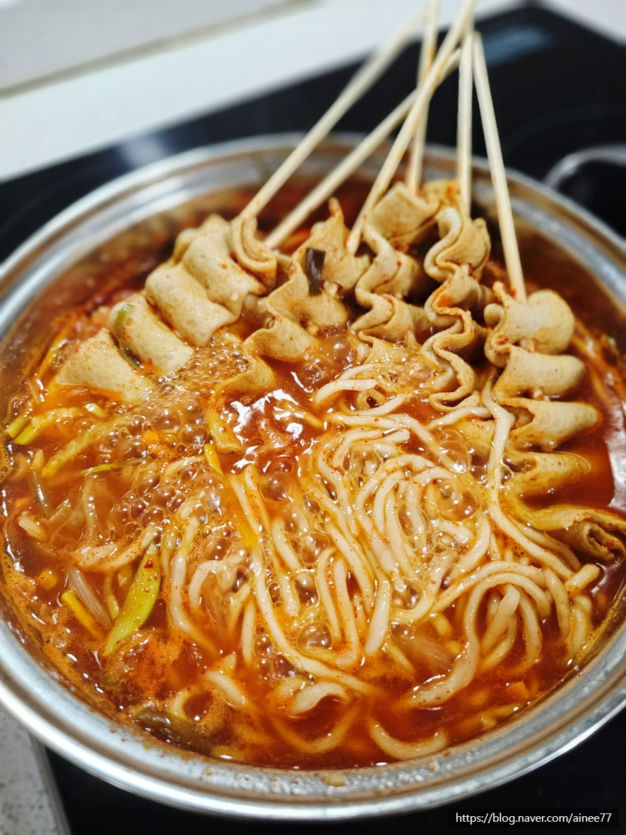 이때쯤 싸악 땡기는 김치칼국수 - 악플달면 쩌리쩌려버려 - ＊여성시대＊ 차분한 20대들의 알흠다운 공간