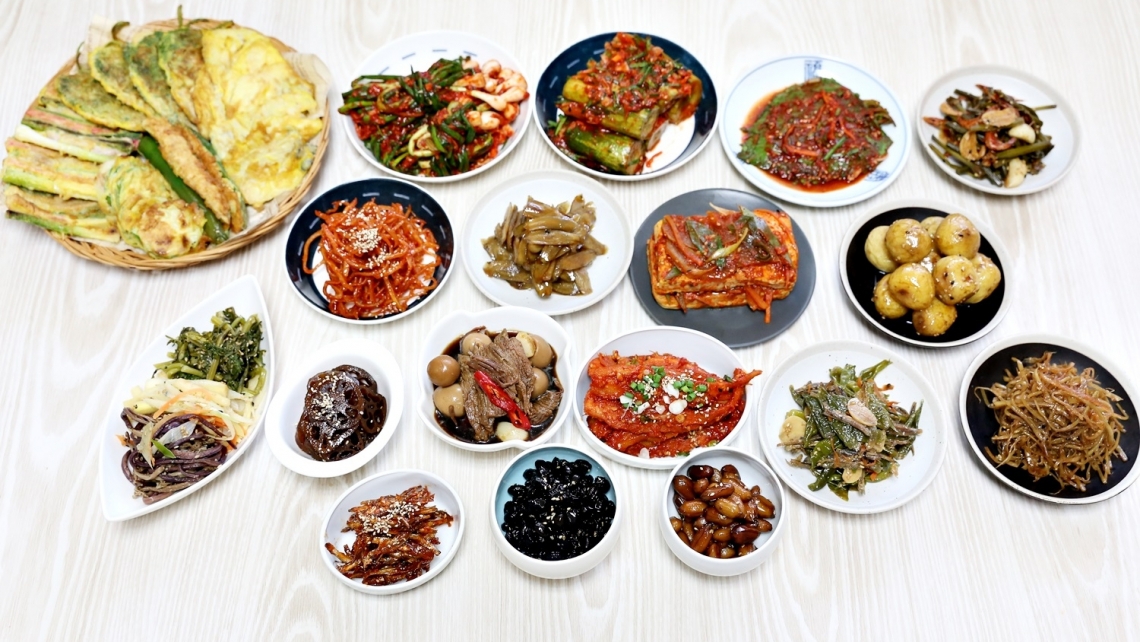 접시에 덜어 먹는다 vs 반찬통째로 먹는다 | 인스티즈