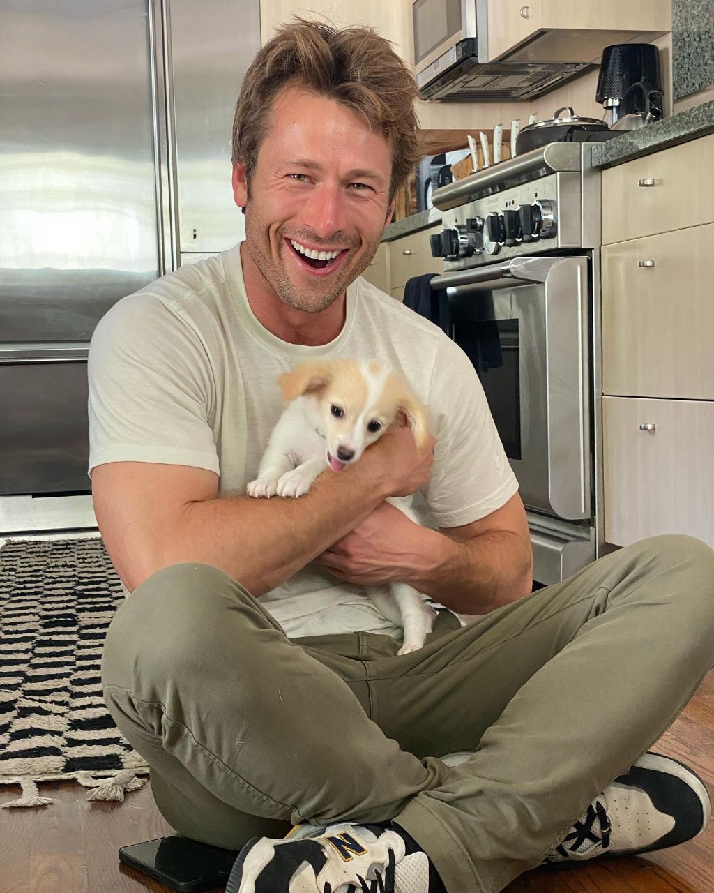 동물 구호 단체에서 유기견 입양한 행맨 | 인스티즈