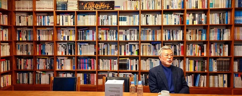 평산사람 문재인 "시위로 이웃들 고통받아 치유의 책읽기 생각” | 인스티즈