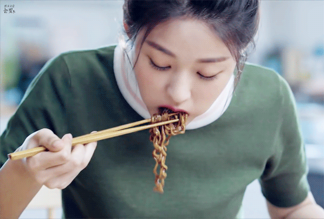 예능에서 먹방하는 거 나오자마자 바로 광고 찍었던 아이돌 | 인스티즈