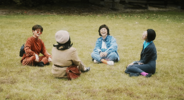 분장이 아니라 88년도 쯤에서 꺼내온 것 같은 김신영.gif | 인스티즈