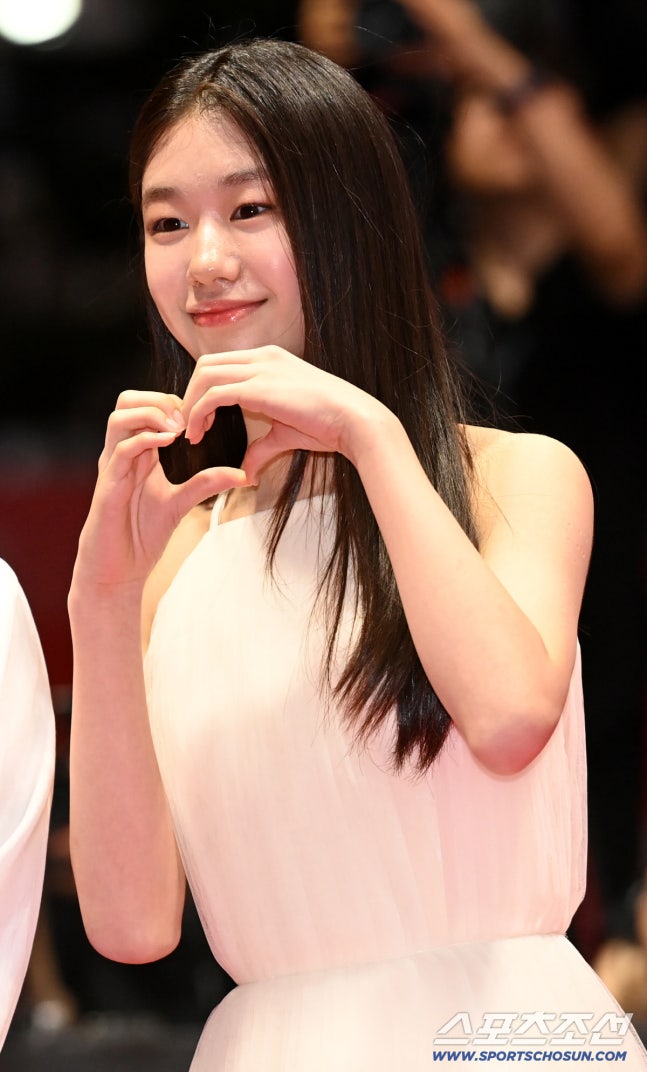 오늘자 훌쩍 큰 모습으로 부산국제영화제 참석한 아역배우 박소이 | 인스티즈