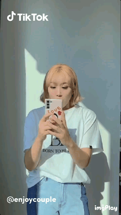 사진 못찍는 친구 공감.gif | 인스티즈