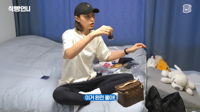 언니한테서 장미꽃다발든 스님이 절간에서 담배피우는 냄새나요 | 인스티즈