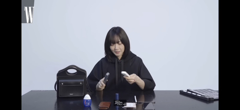 물건을 진짜 오래, 심플하게 쓰는 배두나 왓츠인마이백.jpg | 인스티즈