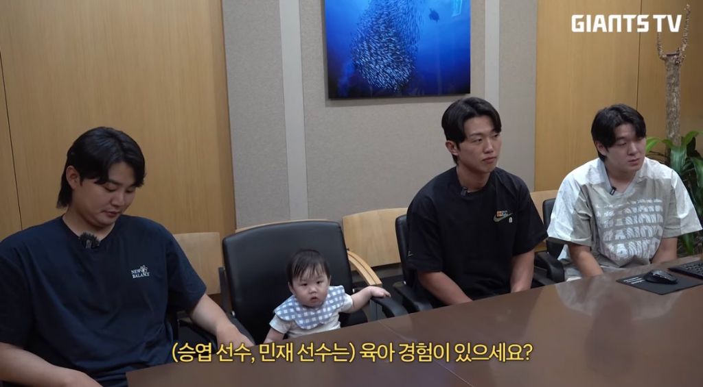 99 24 99 02 중에 24가 제일 의젓하게 앉아있네 | 인스티즈