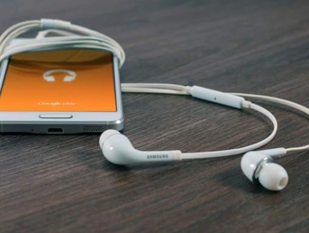 라떼는 말이야 핸드폰을 사면 이어폰을 줬다고!!.jpg | 인스티즈