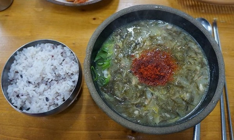 진짜 좋아하는 사람은 엄청 좋아하는 제주도식해장국.jpg | 인스티즈