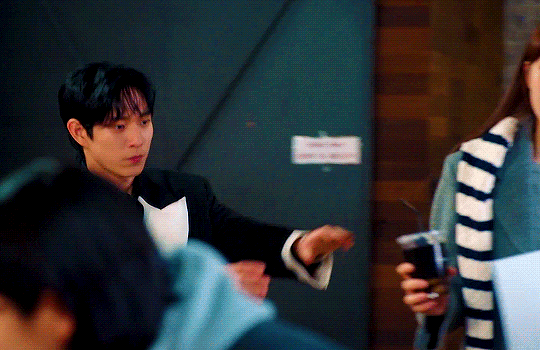 KTX타고 지나가면서 봐도 호감있는 남주의 끼부림에도 여주가 절대 넘어가지 않았던 이유.jpg | 인스티즈