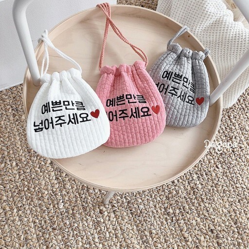 아기가 이걸하고있다면 귀엽다 vs 부담스럽다 (feat.용돈가방) | 인스티즈