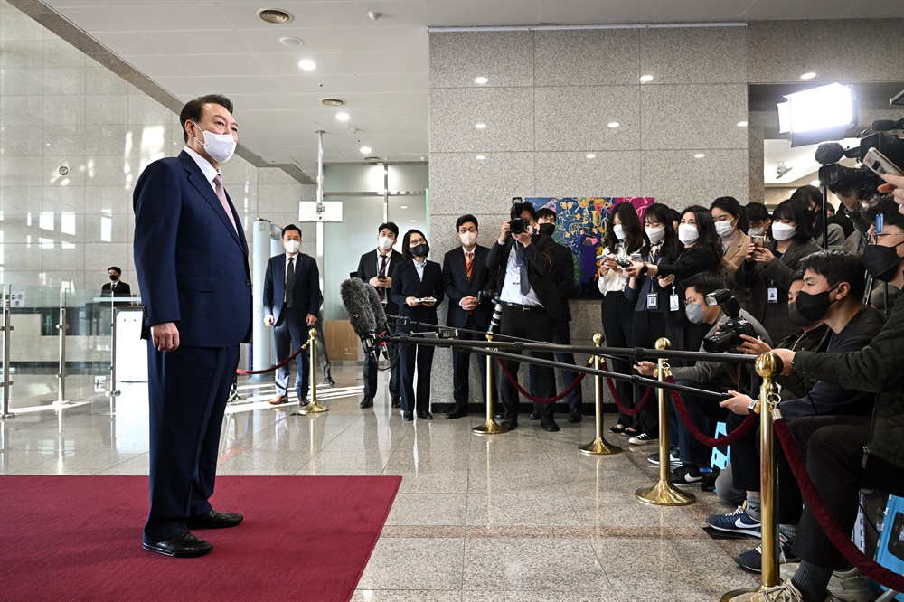 왜 무정부상태 같을까... 수수께끼 풀린 윤 정권의 실체 | 인스티즈