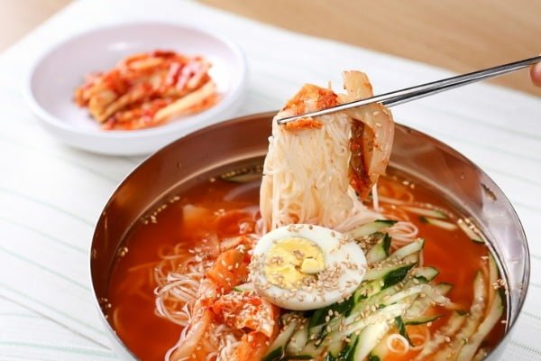 국수먹방 이미지