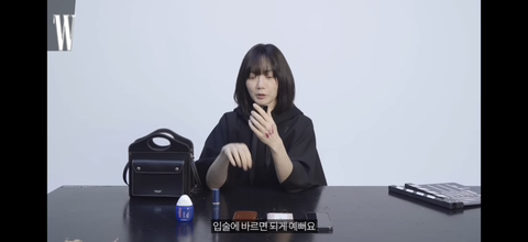 물건을 진짜 오래, 심플하게 쓰는 배두나 왓츠인마이백.jpg | 인스티즈