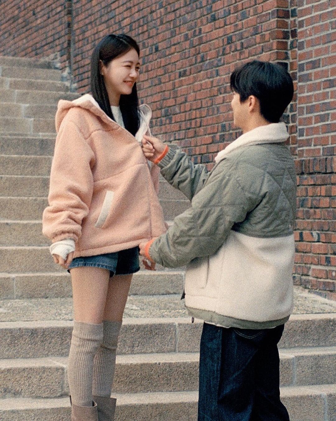 배인혁이 올린 신예은과 르꼬끄 커플 화보 | 인스티즈