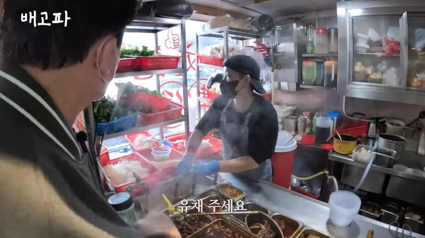 백종원 해외먹방이라길래 스푸파인가 했는데 직원들 배터지게 하는 컨텐츠였던거임.jpg | 인스티즈