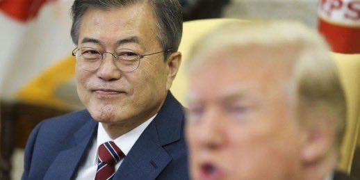 다들 표정이 아.. 저사람..이랑 대화?.. 하아.. X뺑이네 같음.twt | 인스티즈