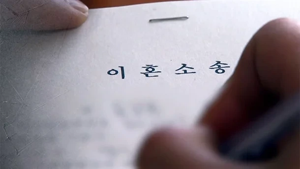 "말이 돼?" 아내 아스팔트에 내리쳐 '퍽퍽'…결국 사망 | 인스티즈