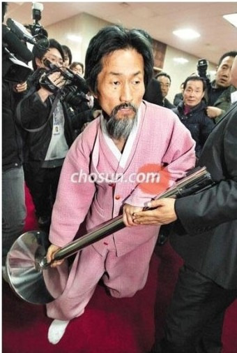 현재 퇴진 시위에서 상여 퍼포먼스 준비 중이라는 제일 파괴력이 쎄다는 노조.jpg | 인스티즈
