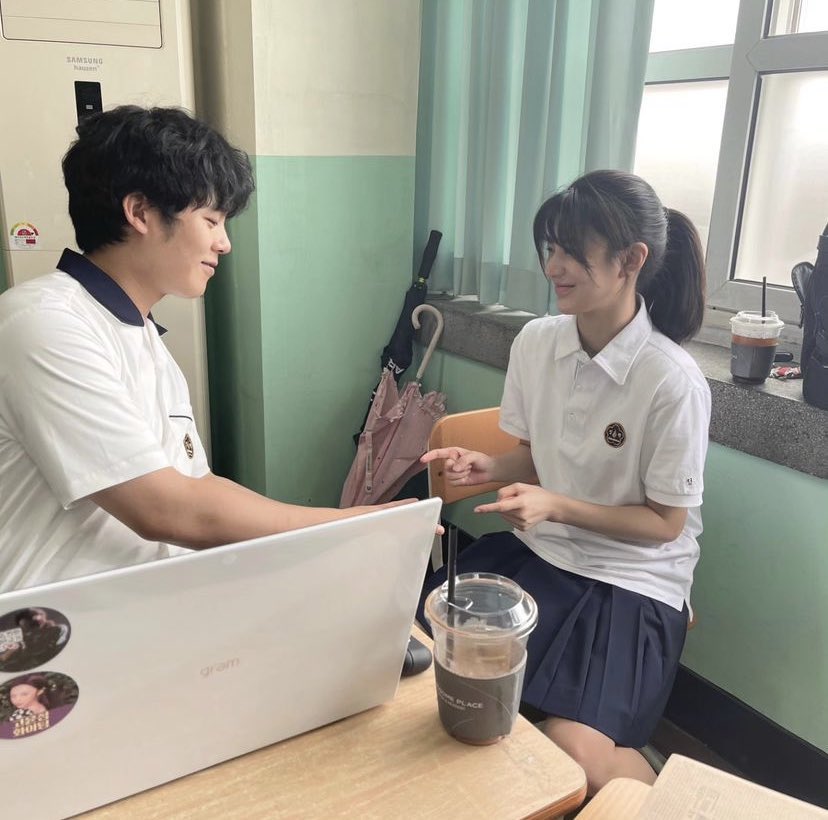 무빙 김봉석-장희수 그 자체라고 이슈중인 본체 배우들 고윤정-이정하 노는 모습.twt | 인스티즈