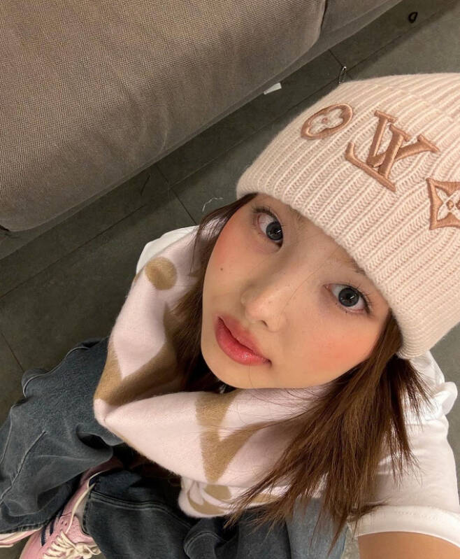 호불호 극명하게 갈리는 요즘 아이돌 오버립 메이크업.twt | 인스티즈