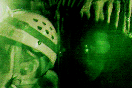 친구들이랑 동굴 탐험갔다가 이상한 동굴에 빠졌는데 갑자기 친구들이 하나 둘씩 죽어가..gif | 인스티즈