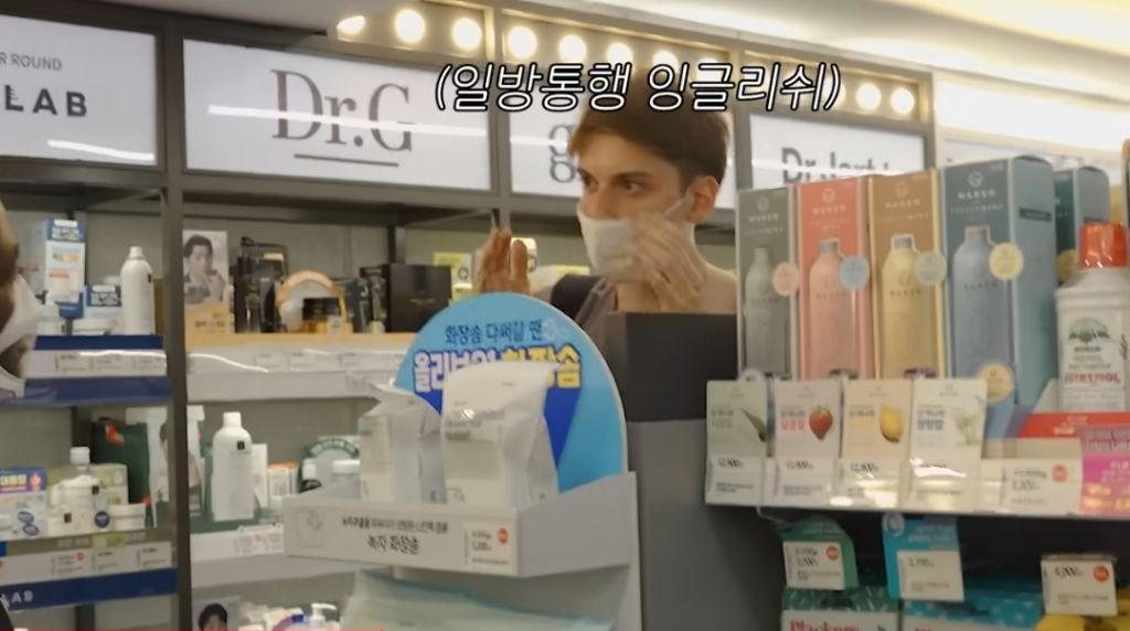 올리브영 알바중에 외국인 손님 피하는 조나단 | 인스티즈