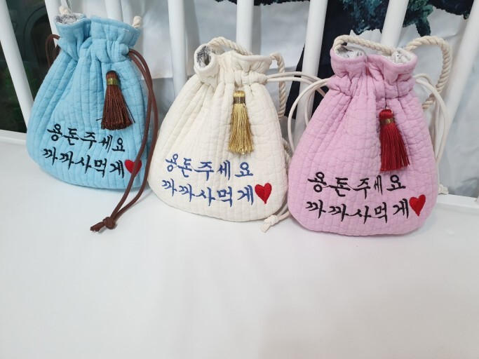 아기가 이걸하고있다면 귀엽다 vs 부담스럽다 (feat.용돈가방) | 인스티즈