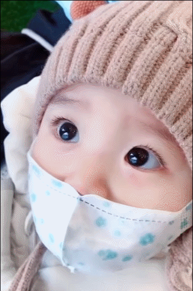 아기들이 쓰고있는 마스크를 잠깐 벗겼을때.gif | 인스티즈