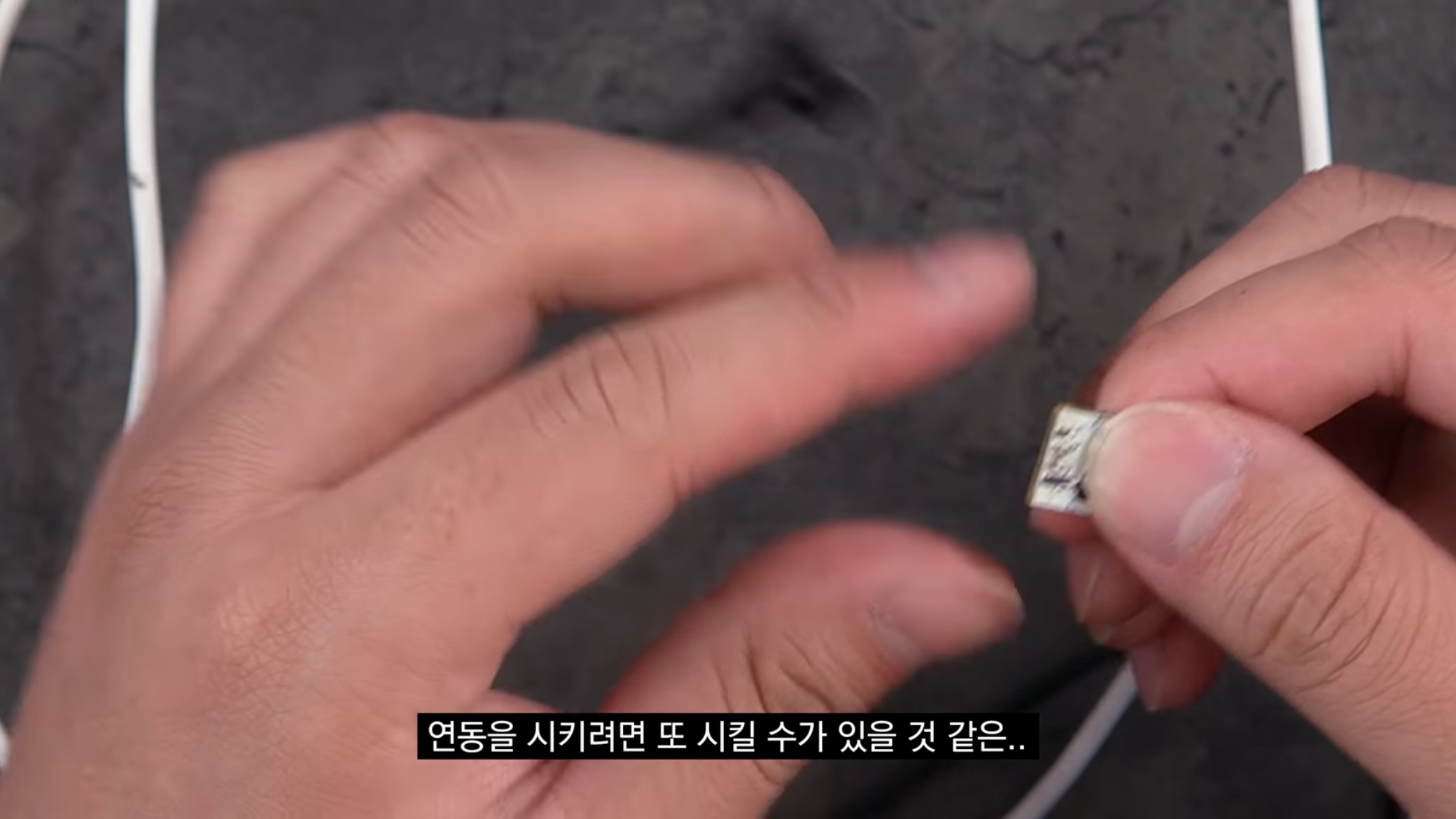 공공장소에서 "공용충전기" 쓰는사람들이 알면 좋을 내용..jpg | 인스티즈